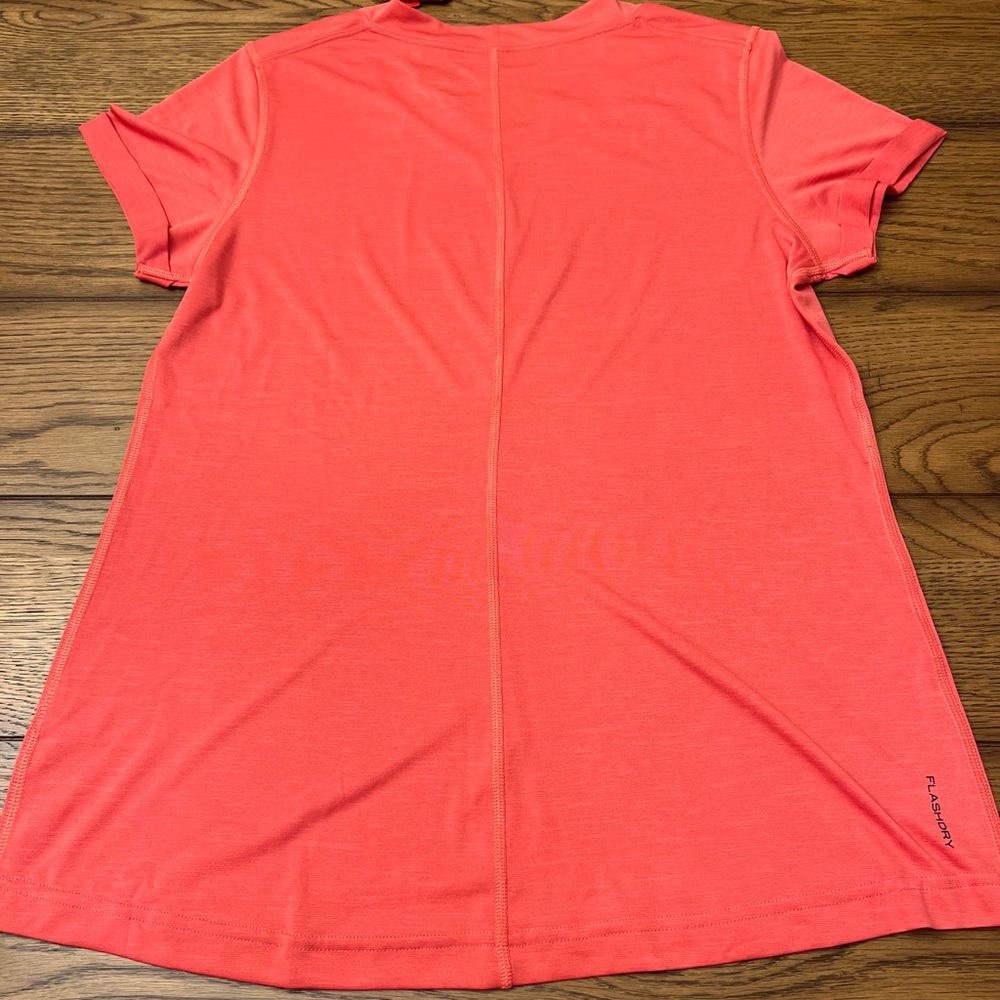 The North Face Flash Dry Slim Fit Short Sleeve Shirt Women’s Sz Large New Coral
